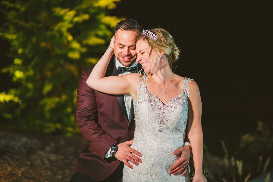 Planning: @ludicevents Photo: @jackalope.photos Video: @josuelems Hair: @kimicollins17 Makeup: @ashleyinaboxx Dress: @allurebridals Venue: @stoneridgehollow