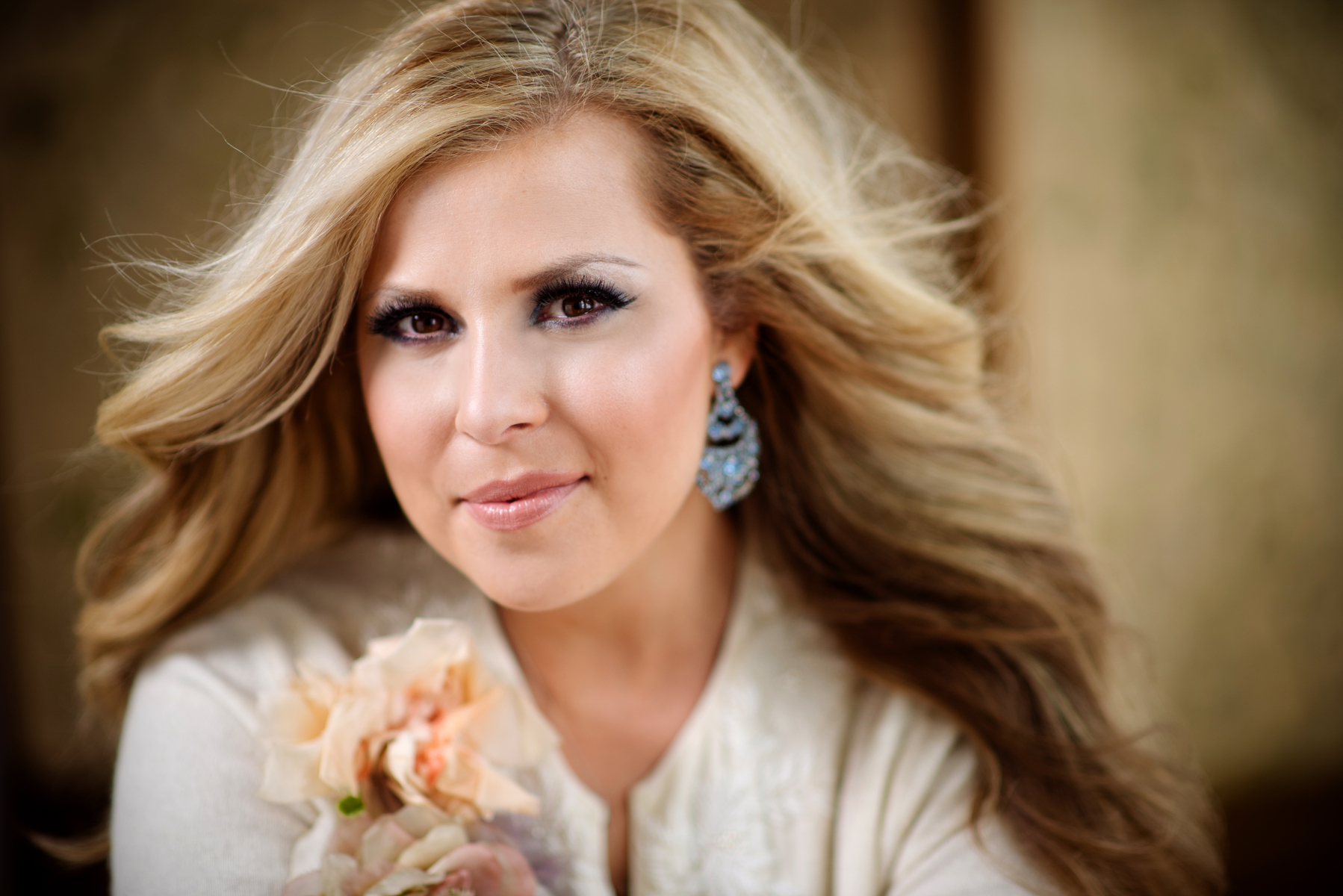 Nicole Palermo Wardrobe Styling/Fran Rupp Happily Ever after beauty team/Mary Gardella Photography